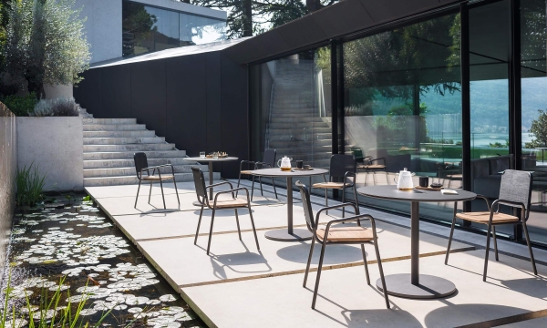 Kleiner runder Gartentisch